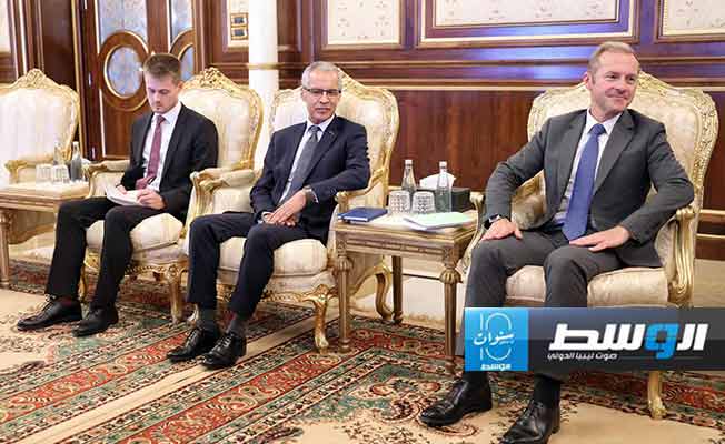 رئيس المجلس الرئاسي محمد المنفي يستقبل المبعوث الخاص للرئيس الفرنسي إلى ليبيا بول سولير، الإثنين 30 سبتمبر 2024 (المكتب الإعلامي للمنفي)