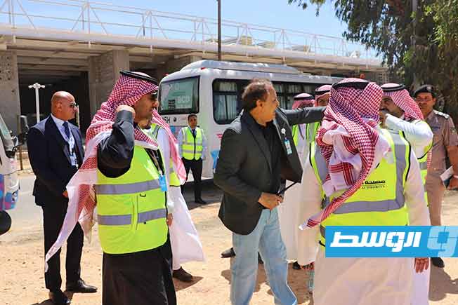 وفد من الطيران المدني السعودي يتفقد مطار بنينا في بنغازي، 14 مايو 2025 (صفحة المطار بموقع فيسبوك)