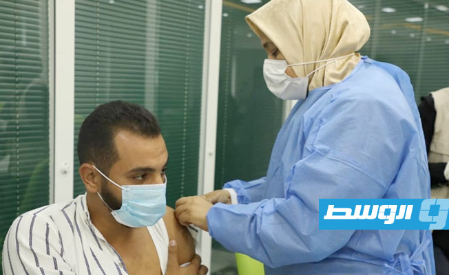 تطعيم الدفعة الأولى من موظفي مركز خدمة المواطن, 16 أكتوبر 2021. (المركز الوطني لمكافحة الأمراض)