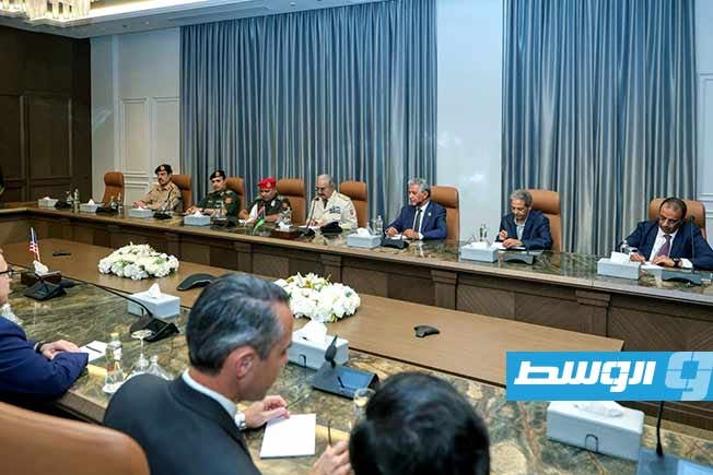 من استقبال قائد قوات «القيادة العامة» المشير خليفة حفتر، مستشار الرئيس الأميركي للشؤون العربية والأفريقية مسعد بولس والوفد المرافق، الأربعاء 8 يوليو 2026 (المكتب الإعلامي للقيادة العامة)