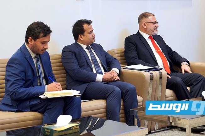 لقاء العابد مع سفير بنغلاديش لدى ليبيا أبوالحسنات محمد خير البشير، الإثنين 24 مارس 2025. (وزارة العمل والتأهيل)