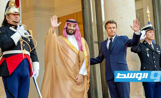 الرئيس الفرنسي إيمانويل ماكرون يستقبل ولي العهد السعودي الأمير محمد بن سلمان في قصر الإليزيه. الخميس 28 يوليو 2022 (وكالة الأنباء السعودية)