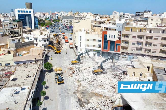 من أعمال فتح المسارات في شارع الجمهورية بمحلة فشلوم، السبت 12 أبريل 2025 (شركة الخدمات العامة طرابلس)