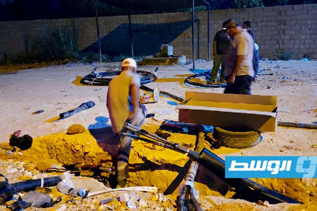 جانب من أعمال صيانة كابل رئيسي مغذي لمنطقتي بوعطني والبيبسي في بنغازي، 26 أغسطس 2025. (وزارة الكهرباء)