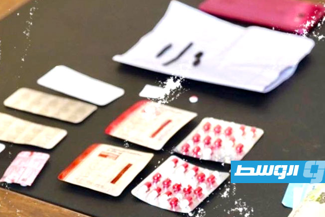 مضبوطات عثر عليها بحوزتهما، 29 أبريل 2025. (جهاز الأمن العام)