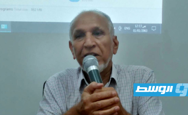 الدكتور عبدالحميد الهرامة، رئيس المجمع ومدير الجلسة. (بوابة الوسط)