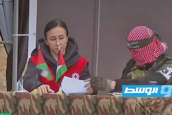 من مراسم تسليم جثامين الأسرى الإسرائيليين إلى الصليب الأحمر في خان يونس، 20 فبراير 2025. (الجزيرة)