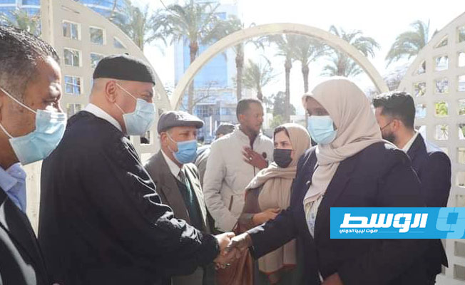 وزيرة الثقافة والتنمية المعرفية مبروكة توغي عثمان أثناء استقبالها بدار الفنون (وزارة الثقافة)