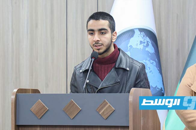 مدير عام مؤسسة «ليبيا للجميع»، عبدالله راجح، خلال المؤتمر الصحفي للإعلان عن إطلاق القافلة الطبية الإنسانية المتجهة إلى مدينة نالوت، بمقر وكالة الأنباء الليبية، في 28 يناير 2026. (بوابة الوسط)