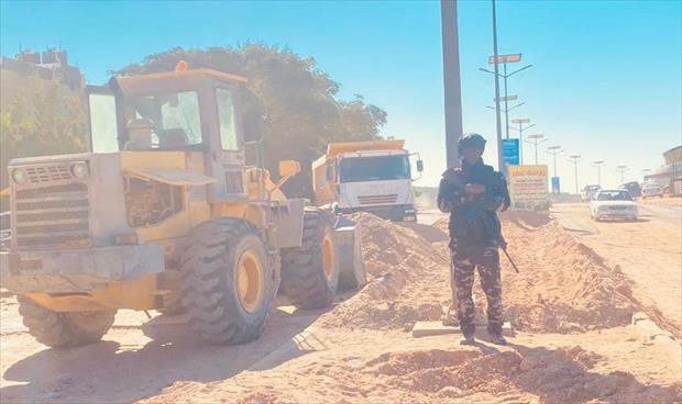 إزالة المباني المخالفة من المناطق الأثرية في سبها، الإثنين 9 يناير 2023. (وزارة الداخلية)