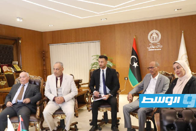 لقاء رئس المجلس التسييري الصقر بوجواري مع وفد الوكالة الألمانية للتعاون الدولي، الأربعاء 19 نوفمبر 2025. (بلدية بنغازي)