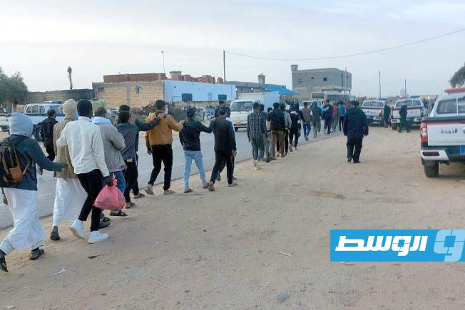 جانب من عملية ترحيل مهاجرين غير نظاميين من النواحي الأربعة، الخميس 17 أبريل 2025 (مديرية أمن النواحي الأربع)