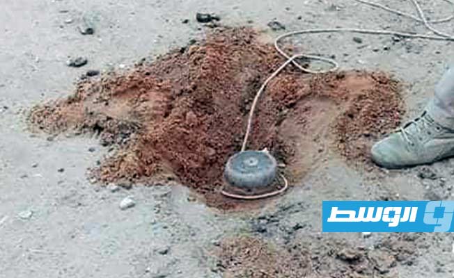 جانب من تفكيك اللغم الأرضي داخل مدرسة في مشروع الهضبة (صفحة الإدارة العامة الدعم المركزي مكتب مكافحة الإرهاب على فيسبوك)