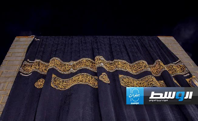 استبدال كسوة الكعبة المشرفة في أول أيام العام الهجري الجديد. (واس)
