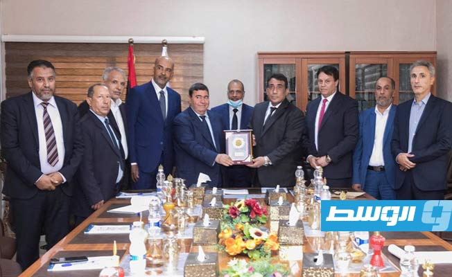 المنفي والكوني مع رئيس وأعضاء المجلس الأعلى للقضاء، الثلاثاء 1 يونيو 2021. (المجلس الرئاسي)