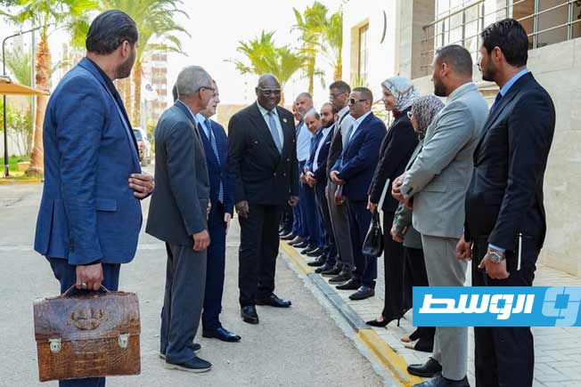 استقبال عبدالهادي الحويج لرئيس الوزراء الأسبق بأفريقيا الوسطى في بنغازي، الخميس 16 أكتوبر 2025. (وزارة الخارجية والتعاون الدولي)