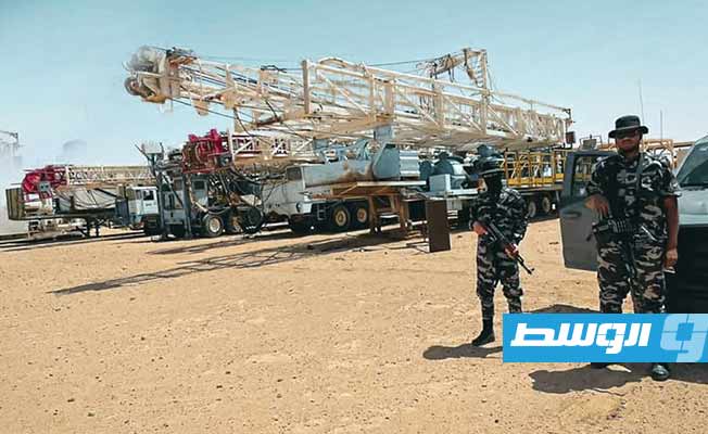 قوة إنفاذ القانون بحقل آبار المياه في غدامس أثناء إخلائه وتسليمه لإدارة جهاز النهر الصناعي. (النائب العام)