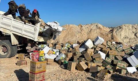 إتلاف بضائع مصادرة من الجمارك في منفذ رأس اجدير، 22 يناير 2025. (مركز الرقابة على الأغذية)