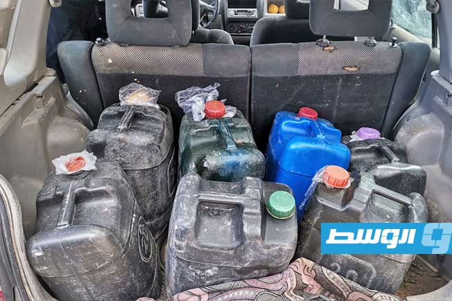 ضبط كميات «بنزين» قبل بيعها بطريقة غير شرعية في صبراتة. 7 مارس 2025. (مديرية أمن صبراتة)