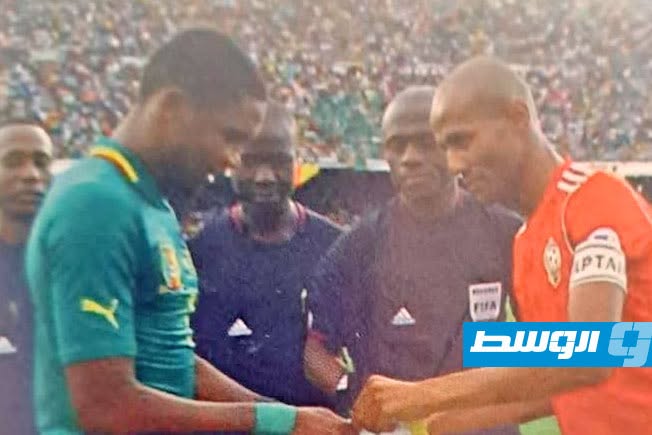 أحمد سعد مع صامويل إيتو في العاصمة الكاميرونية ياوندي. (فيسبوك)