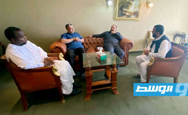 جانب من لقاء الزني مع مسؤولين تشاديين في العاصمة إنجامينا (وزارة الشباب في حكومة الدبيبة)