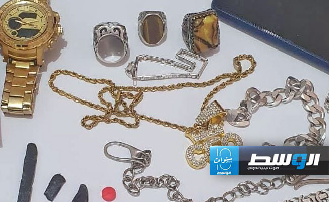 أحراز مضبوطة مع المتهم، 23 فبراير 2024. (مديرية أمن بنغازي)