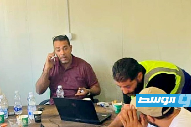 مسؤولون بجهاز تنفيذ مشروعات الإسكان خلال تفقد مواقع مشاريع طريق 20 رمضان في طرابلس (جهاز تنفيذ مشروعات الإسكان)