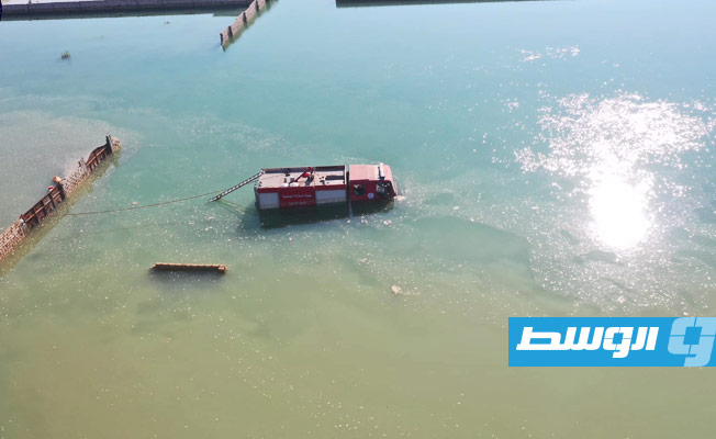 غرق مزارع ودخول المياه بعض المنازل جراء انفجار أنبوب النهر الصناعي قرب منطقة الزويتينة شمال شرق أجدابيا. (الإنترنت)