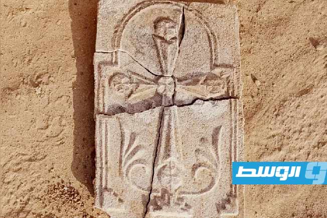 كشفت أحدث عمليات التنقيب الأثري في جزيرة صير بني ياس في الإمارات العربية المتحدة، عن صليب أثري. (سي إن إن)