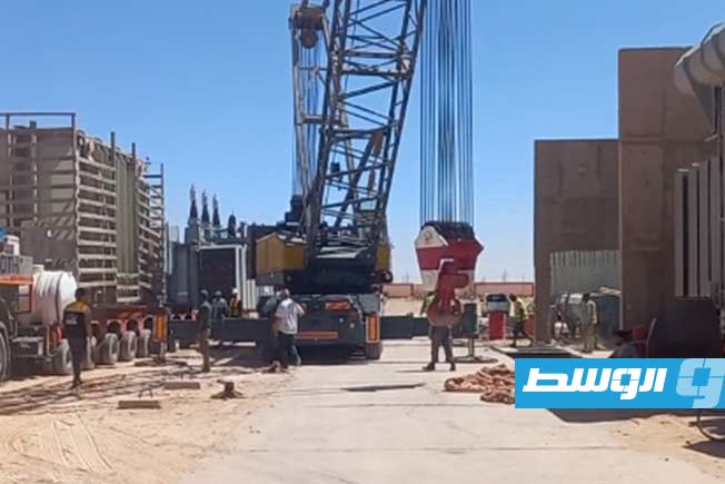 وصول محول كهرباء إلى محطة سمنو، 3 مايو 2025 (لقطة مثبتة من مقطع مصور: الشركة العامة للكهرباء)