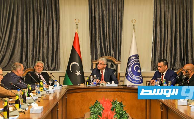 اجتماع باشاغا مع عدد من رؤساء الشركات العامة لخدمات النظافة في سرت، الأحد 12 فبراير 2023. (المكتب الإعلامي للحكومة)