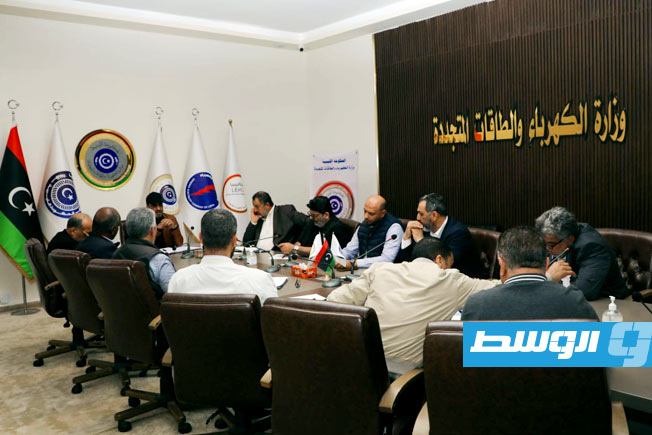 جانب من اجتماع وزير الكهرباء بالحكومة المكلفة من مجلس النواب مع مديري الإدارات بالشركة العامة للكهرباء، الثلاثاء 11 مارس 2025 (وزارة الكهرباء)