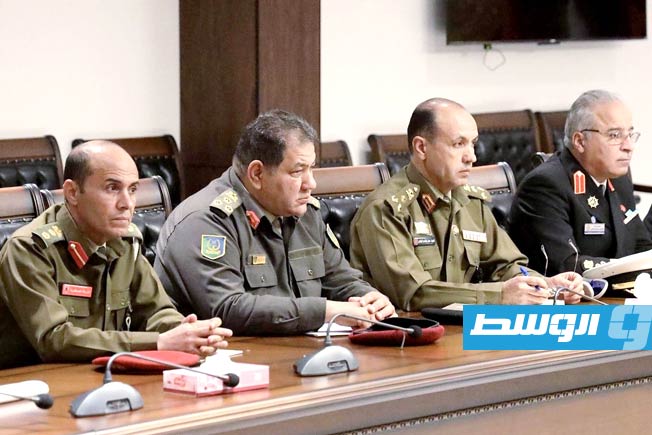 اجتماع النمروش مع القيادات العسكرية بشأن المرتبات، الأحد 8 مارس 2026. (رئاسة الأركان العامة)