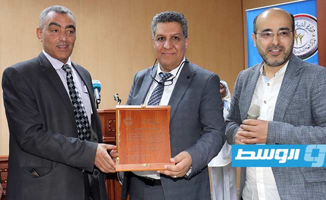 جانب من حفل تكريم طلاب ليبيين تفوقوا في مبادرة الموهوبين العرب (صفحة وزارة التعليم بحكومة الوحدة الوطنية على فيسبوك)