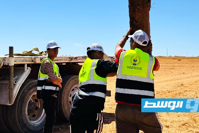إزالة خط هوائي في موقع مشروع مطار بنغازي الدولي الجديد، 3 يونيو 2025 (وزارة الكهرباء والطاقات المتجددة في حكومة أسامة حماد)