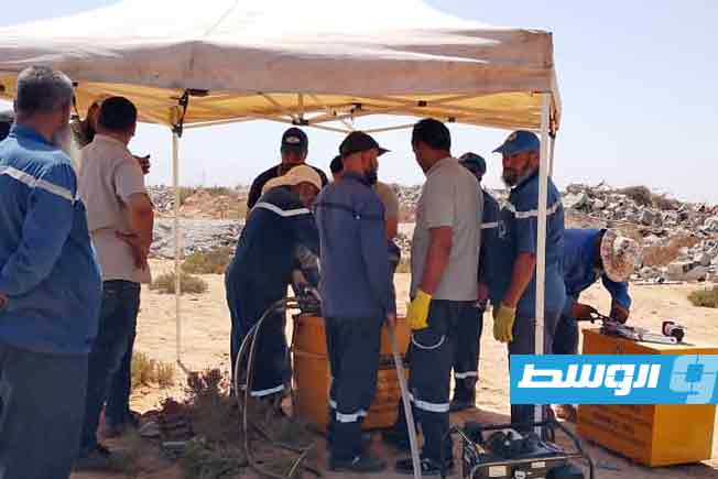 من أعمال إصلاح عطل بخط كهرباء شرق مصراتة – الحديد، 12 سبتمبر 2025. (شركة الكهرباء)