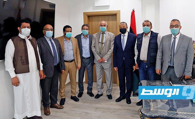 اجتماع الثني مع مسؤولي بلدية طبرق. (الإنترنت)