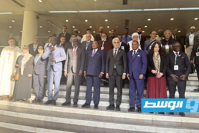 صورة جماعية للرؤساء والوفود المشاركة في مراسم توقيع ميثاق المصالحة الليبية في أديس أبابا، 14 فبراير 2025. (بانكولي أديوي)