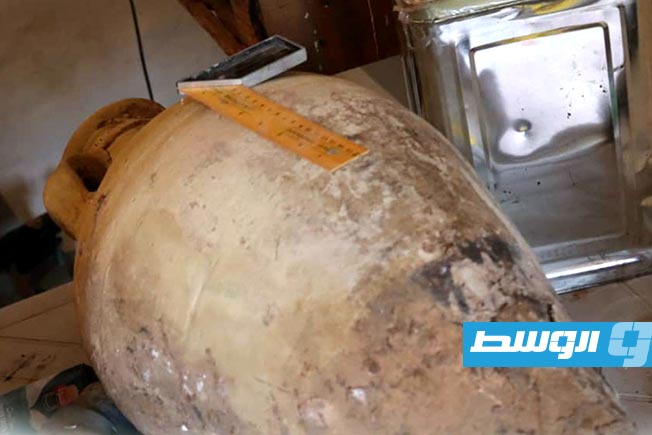 قطع أثرية جرى استعادتها بعد سرقتها في الخمس، 31 أغسطس 2025. (جهاز الشرطة السياحية)
