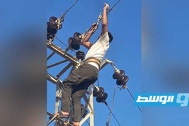 من أعمال الصيانة على خط غبين، 8 مايو 2026. (شركة الكهرباء)
