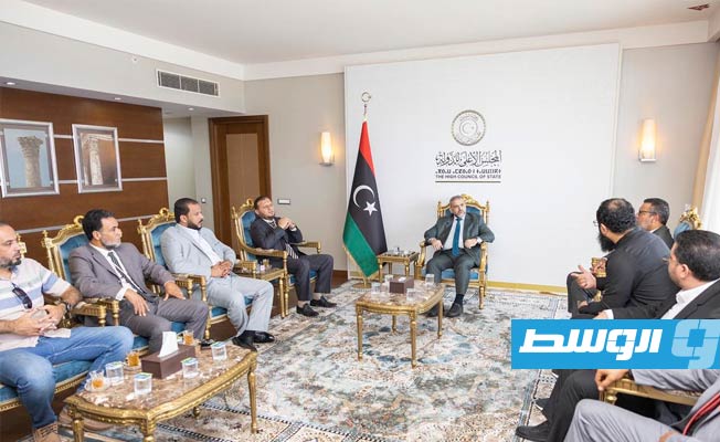 المشري في اجتماعه مع مدراء بهيئةمكافحة الفساد، مقر مجلس الدولة في طرابلس، 6 أكتوبر 2022. (مجلس الدولة)