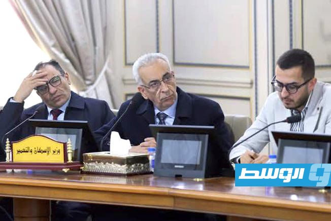 جانب من اجتماع لرئيس حكومة «الوحدة الوطنية الموقتة» عبدالحميد الدبيبة لمتابعة المشاريع التنموية لعام 2025، الإثنين 6 يناير 2024 (صفحة الحكومة على فيسبوك)