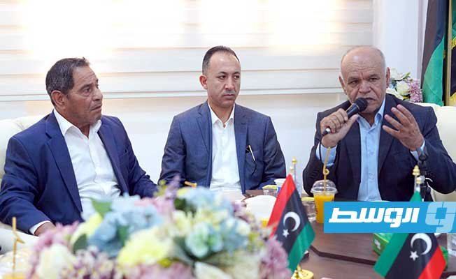 اجتماع الغاوي مع عميد وأعضاء المجلس البلدي صبراتة. (وزارة الإسكان والتعمير)