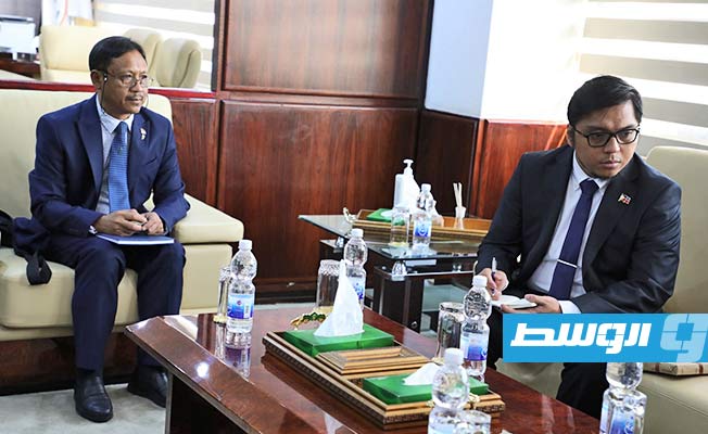 جانب من لقاء الوفد الفلبيني بمقر وزارة النفط والغاز. (وزارة النفط والغاز)