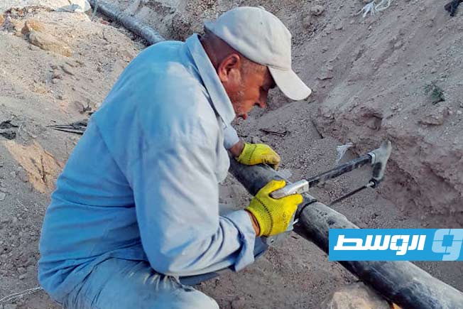جانب من أعمال تعزيز التغذية الكهربائية لمطار بنينا، 28 أغسطس 2025. (وزارة الكهرباء)