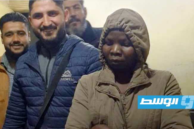 أفراد الشرطة السورية لحظة القبض على الخادمة المتهمة بقتل الفنانة هدى شعراوي. (القبس)