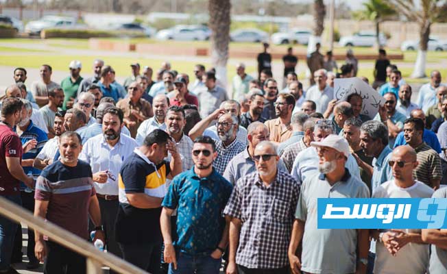 عمال في الشركة الليبية للحديد والصلب خلال وقفة احتجاجية، 14 أغسطس 2023. (الصفحة الرسمية للشركة)