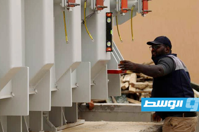 تركيب محولين في محطة يفرن الجديدة، 21 أبريل 2025. (شركة الكهرباء)