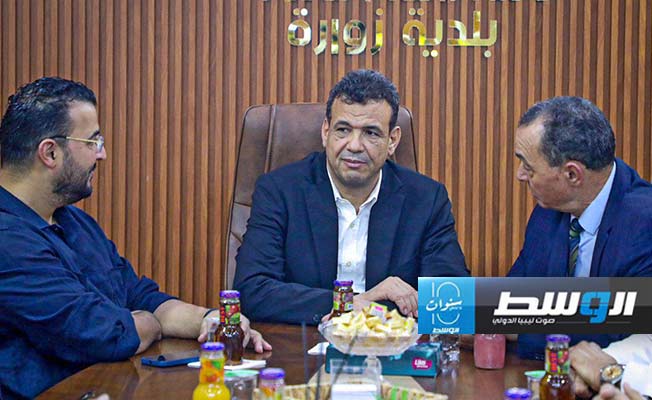 جانب من زيارة وزير الصحة المكلف رمضان أبوجناح لبلدية زوارة لمتابعة سير عمل المؤسسات الصحية، السبت 31 أغسطس 2024 (وزارة الصحة)