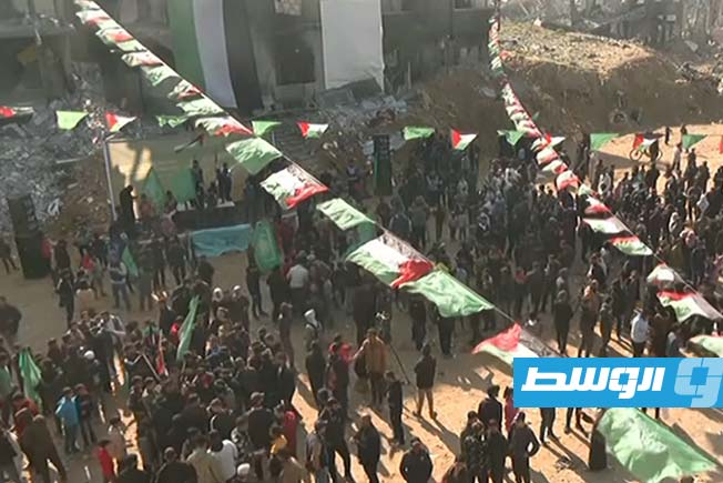 حشد جماهيري غفير بموقع تسليم دفعة جديدة من الأسرى الإسرائيليين في خان يونس، 30 يناير 2025. (الإنترنت)